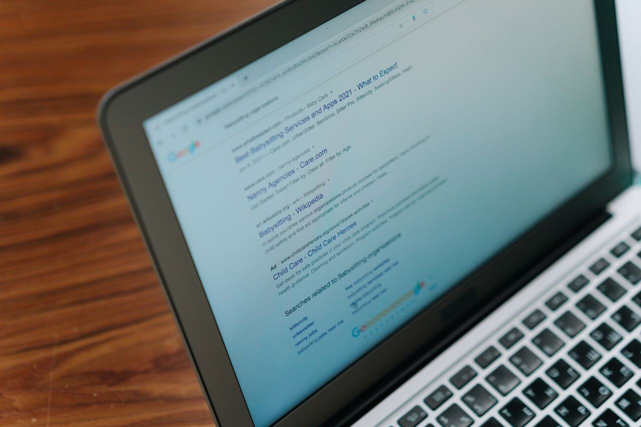 Saiba como funciona a remoção de nomes do Google, entenda por que determinadas informações aparecem nas pesquisas e quais estratégias podem ser utiliz